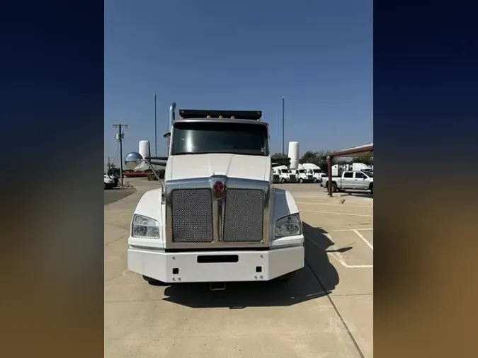 2017 KENWORTH T880