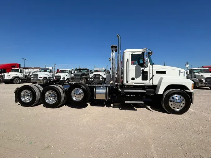 2025 MACK PI84T