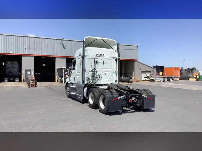 2021 Freightliner Cascadia 126