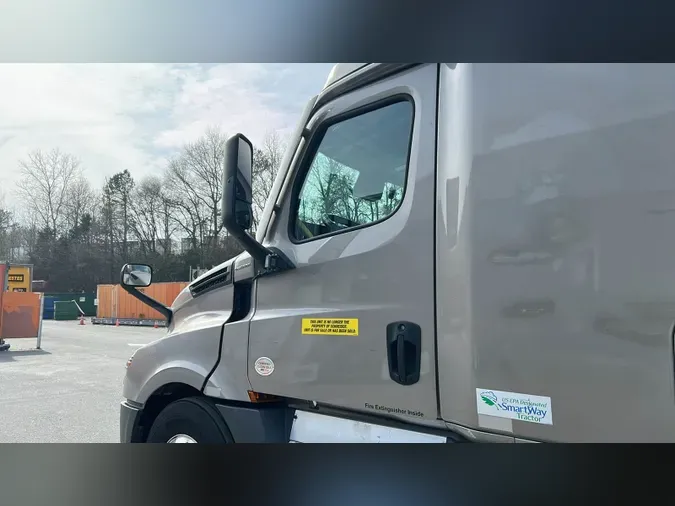 2022 Freightliner Cascadia 126