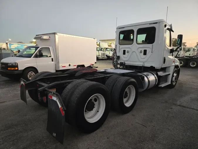 2017 FREIGHTLINER/MERCEDES CASCADIA 125