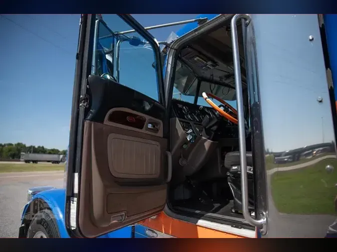 2021 PETERBILT 389