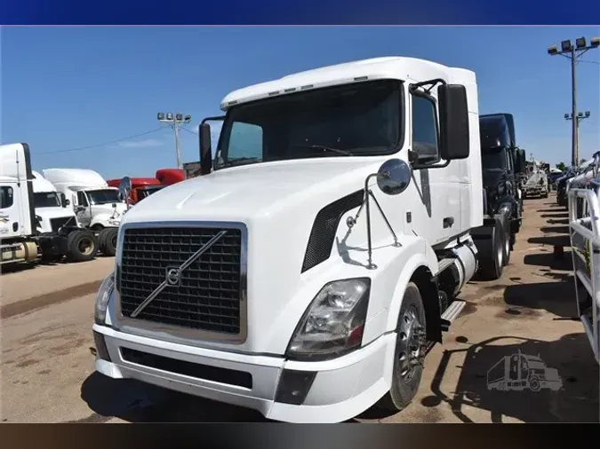 2011 VOLVO VNL64T630