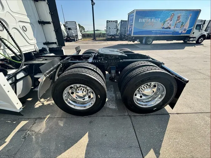 2023 Freightliner Cascadia 126