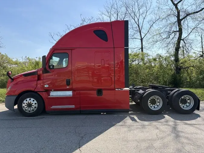 2022 Freightliner CASCADIA 126
