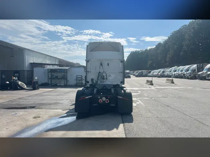 2020 Freightliner Cascadia 126