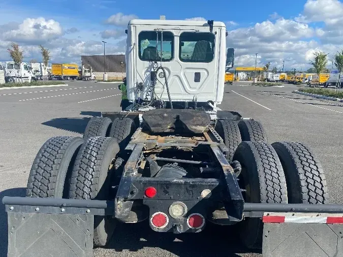 2016 Freightliner X12564ST