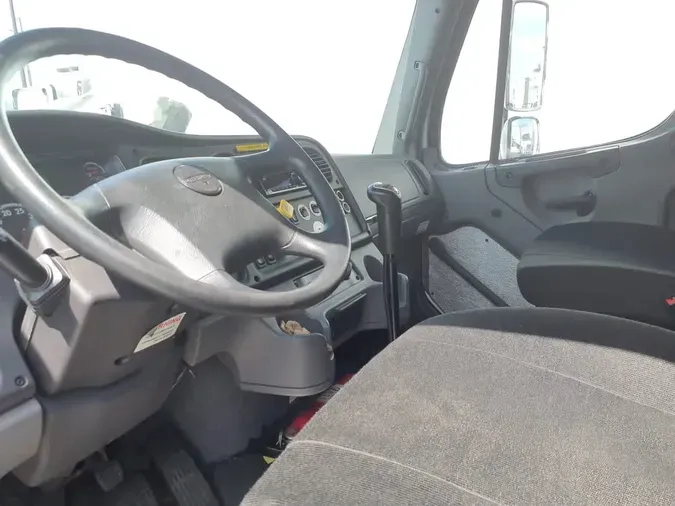 2018 FREIGHTLINER M2 106