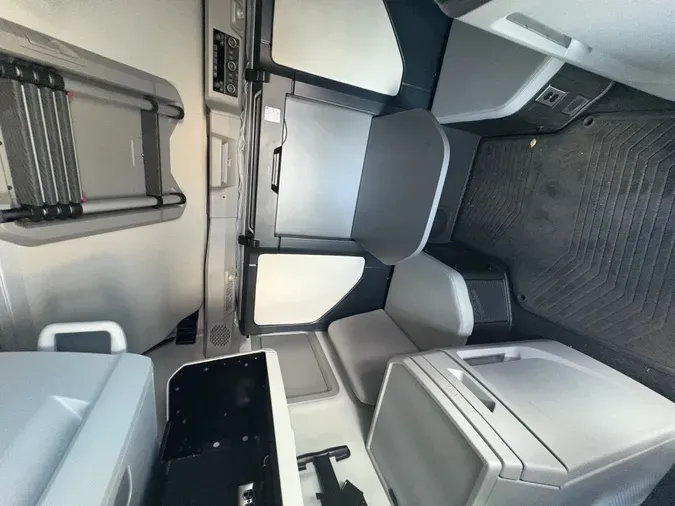 2026 VOLVO TRUCK VNL64TV04