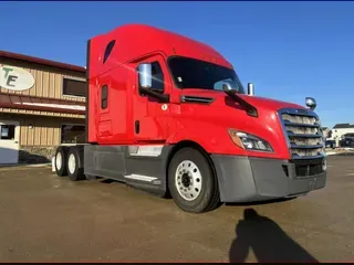 2020 Freightliner Cascadia 126