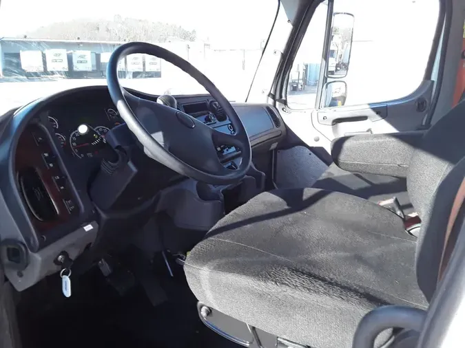 2020 FREIGHTLINER/MERCEDES M2 106