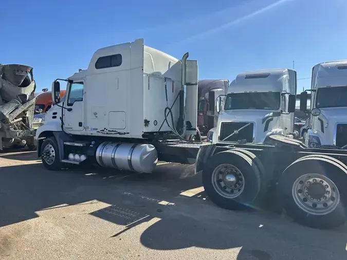 2013 MACK PINNACLE CXU613