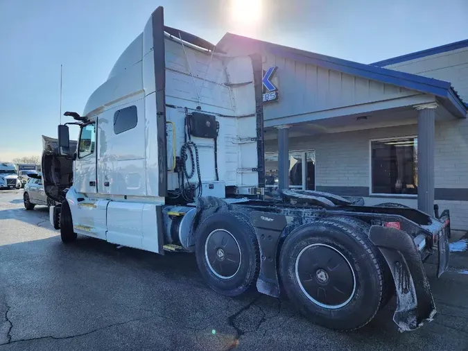 2021 VOLVO VNL64T740