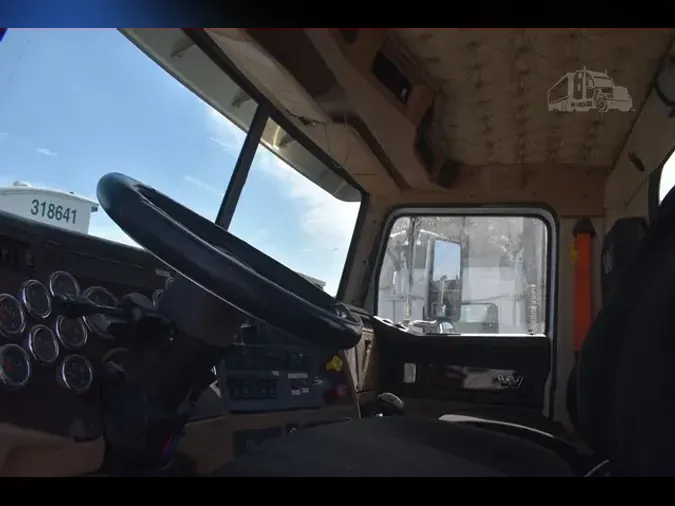 2019 WESTERN STAR 4900FA