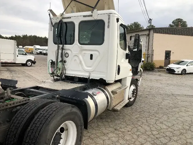 2018 Freightliner X12564ST