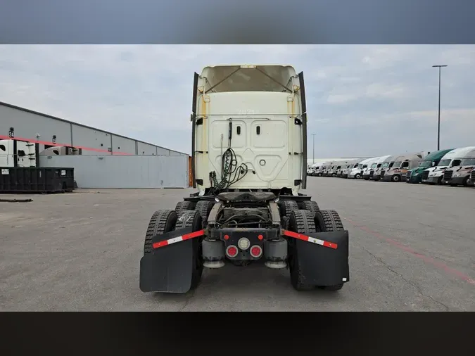 2020 Freightliner Cascadia 126