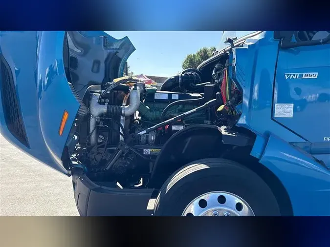 2020 VOLVO VNL860