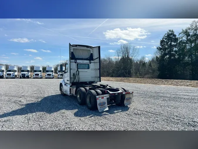 2018 Volvo VNL300