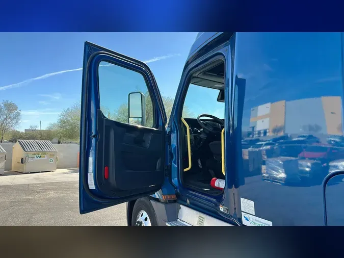 2023 Freightliner Cascadia 126