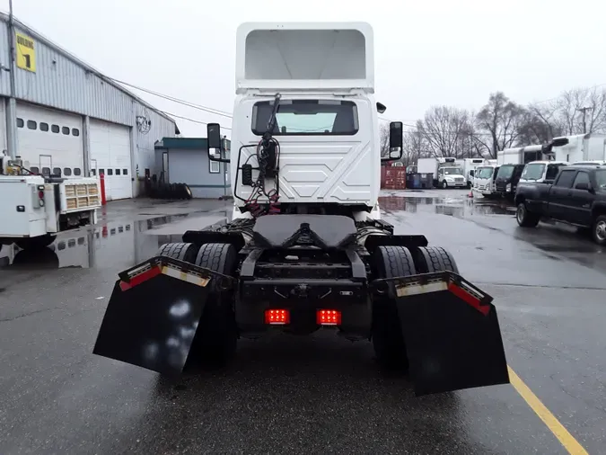 2019 NAVISTAR INTERNATIONAL RH613 DAYCAB S/A