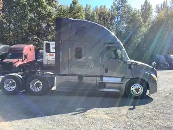 2021 Freightliner Cascadia