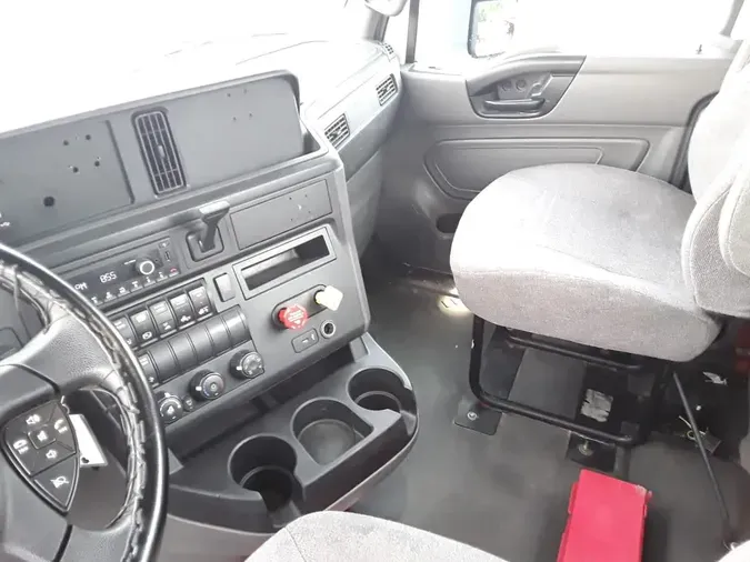 2019 NAVISTAR INTERNATIONAL LT625 DAYCAB T/A