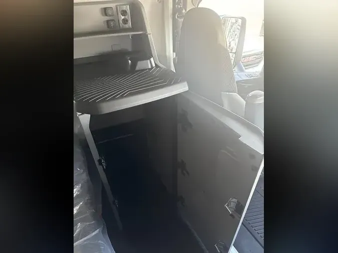 2027 VOLVO TRUCK VNL64TV04