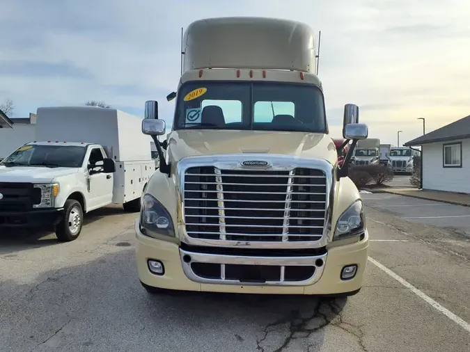 2019 FREIGHTLINER/MERCEDES CASCADIA 125