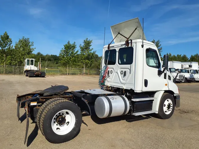 2018 FREIGHTLINER/MERCEDES CASCADIA 113