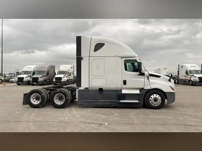 2022 Freightliner Cascadia 126