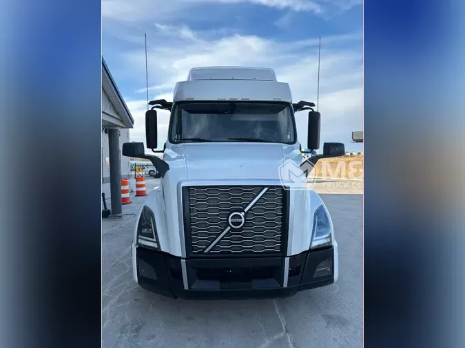 2021 VOLVO VNL64T740