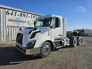 2017 VOLVO VNL64T300