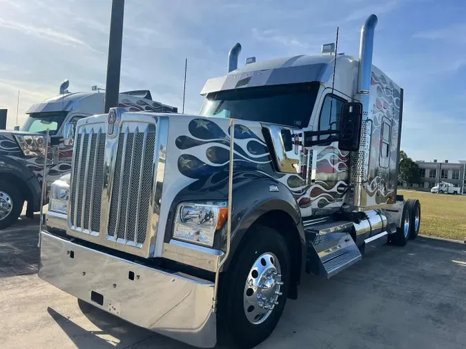2023 Kenworth W990