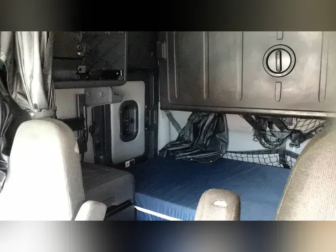 2021 Freightliner Cascadia 126
