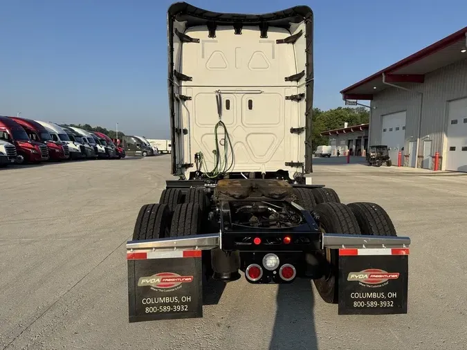 2024 Freightliner Cascadia&reg; Sleeper Cab 126" BBC 72" RR