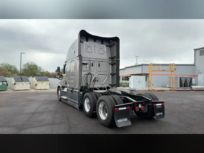 2025 Freightliner Cascadia 126