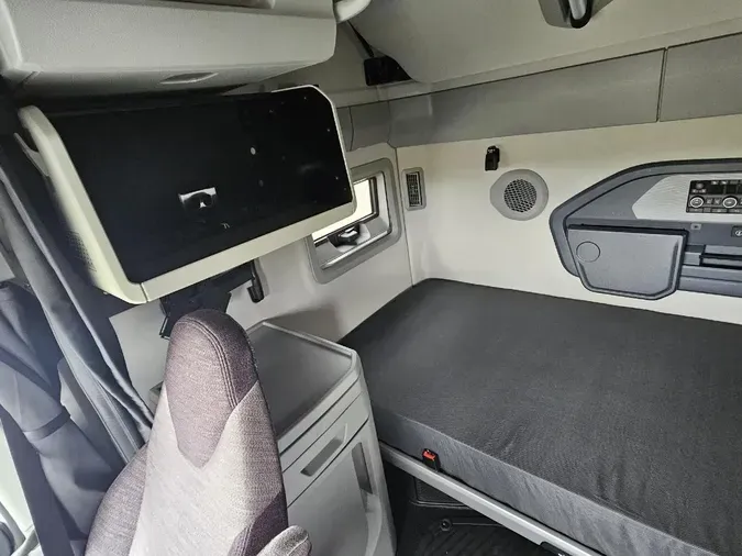 2026 VOLVO VNL64T860e135d3bfe224c380e6baf32898677e0e