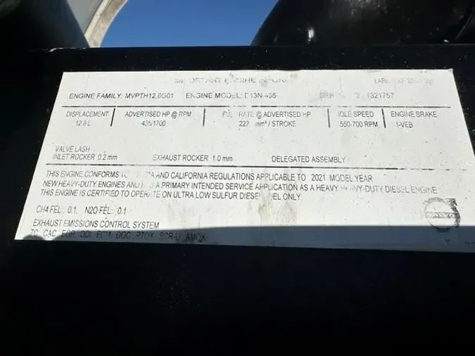 2022 Volvo VNL64T760
