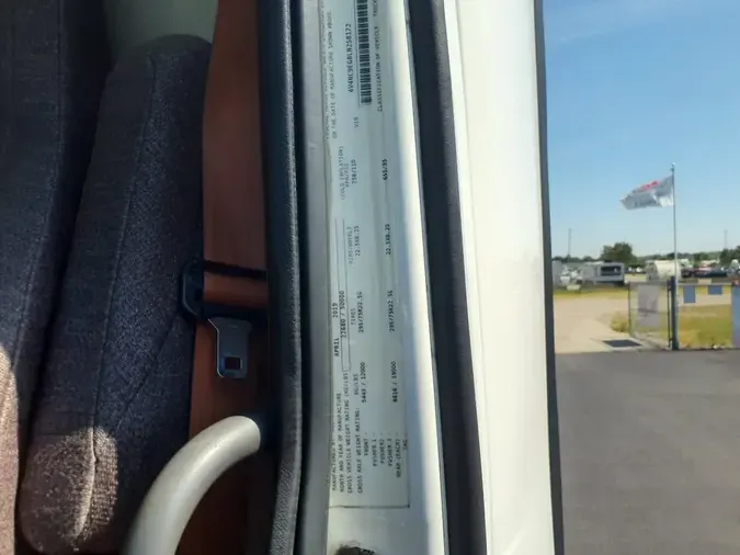 2020 VOLVO VNL64T-300e137393a11e40bb4d39c9d0715efbd8e