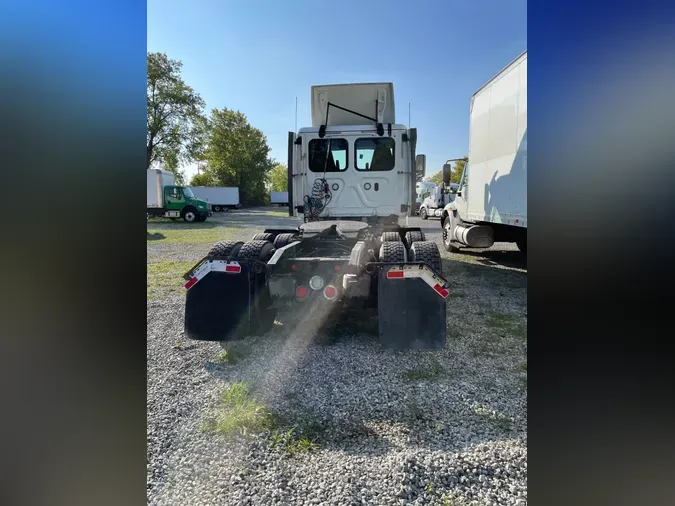 2018 FREIGHTLINER/MERCEDES CASCADIA 113