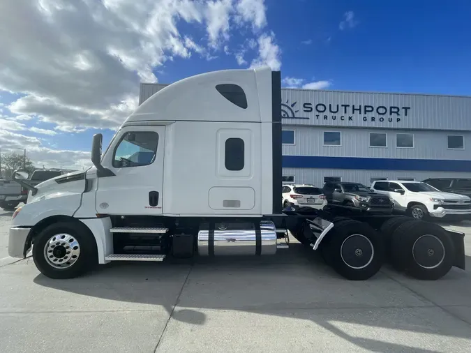 2020 Freightliner Cascadia 126