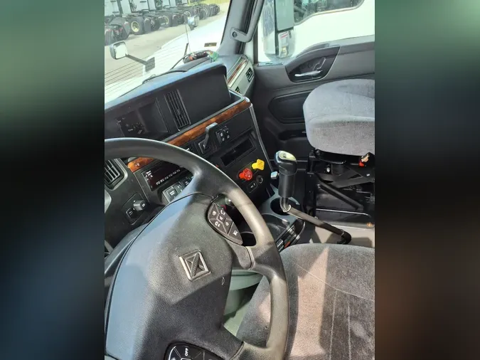 2019 NAVISTAR INTERNATIONAL LT625 SLPR CAB