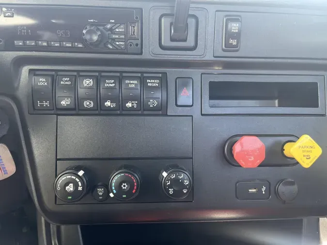 2020 International LT625