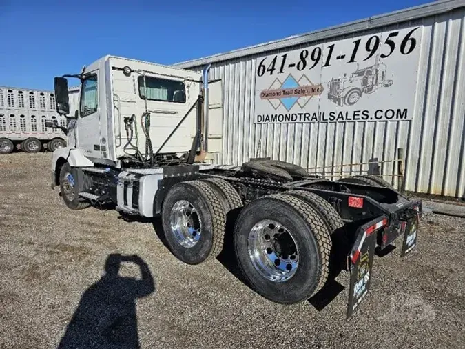 2017 VOLVO VNL64T300