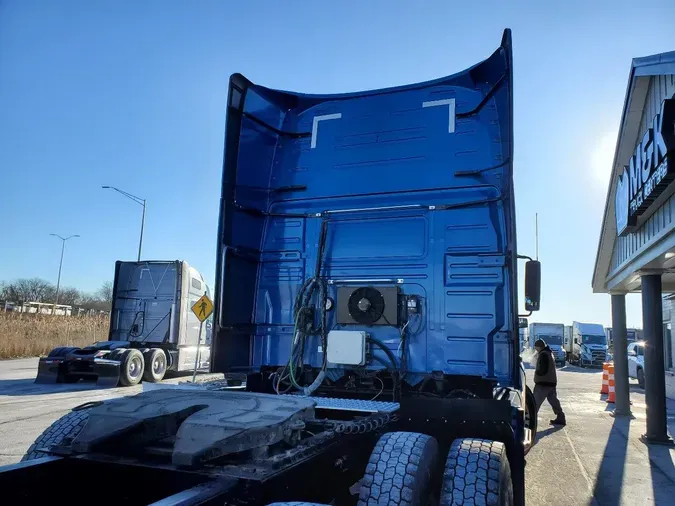 2020 VOLVO VNL64T760