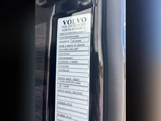 2023 VOLVO VNL64T760