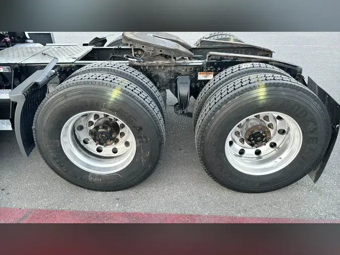 2021 Freightliner Cascadia 126