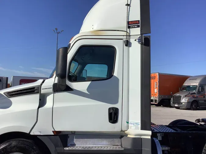 2020 Freightliner Cascadia 126