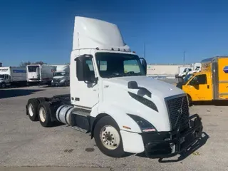 2019 VOLVO VNL64300