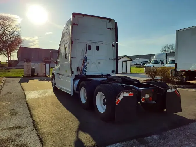 2017 FREIGHTLINER/MERCEDES CASCADIA 125